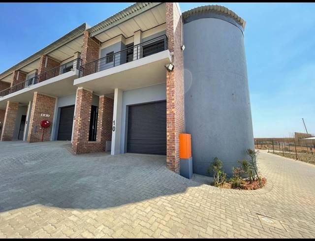 117M² WAREHOUSE TO LET IN COSMO CITY